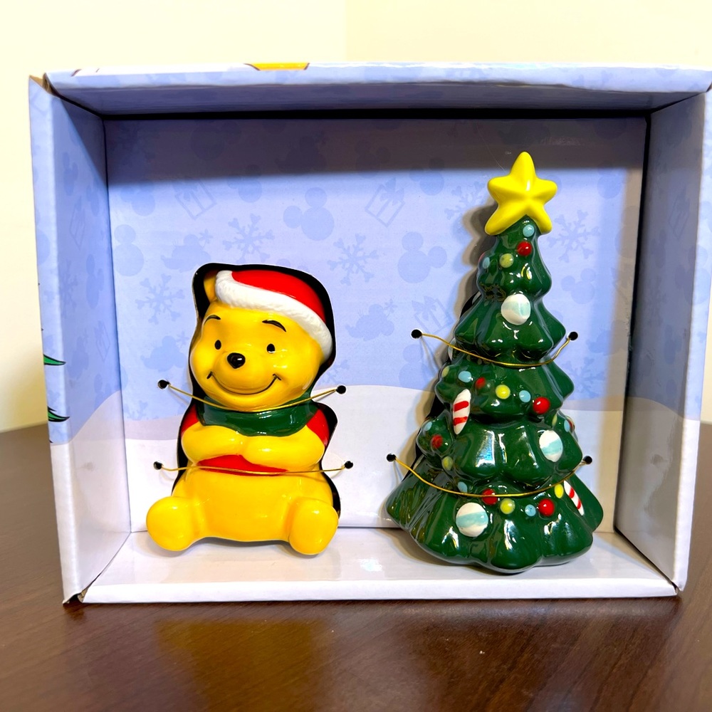Disney Winnie The Pooh Christmas Ceramic Salt & Pepper Shakers NEW